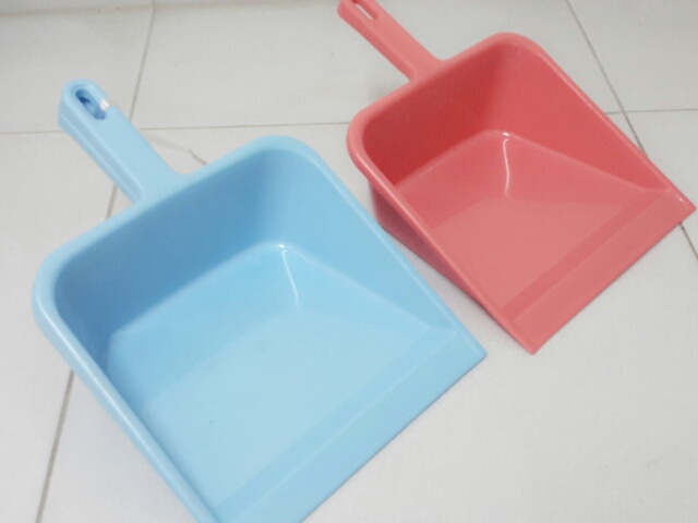 Hót rác nhựa